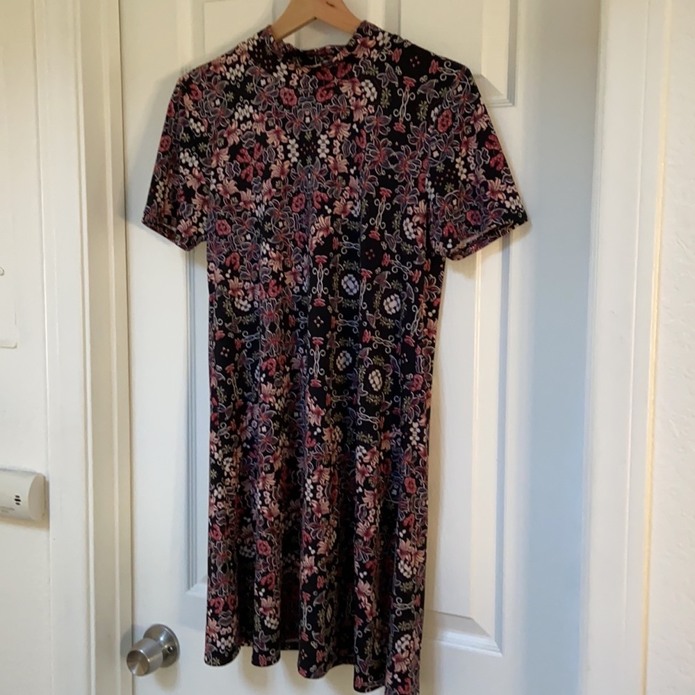 Patterned Dress - Picture 3 of 3